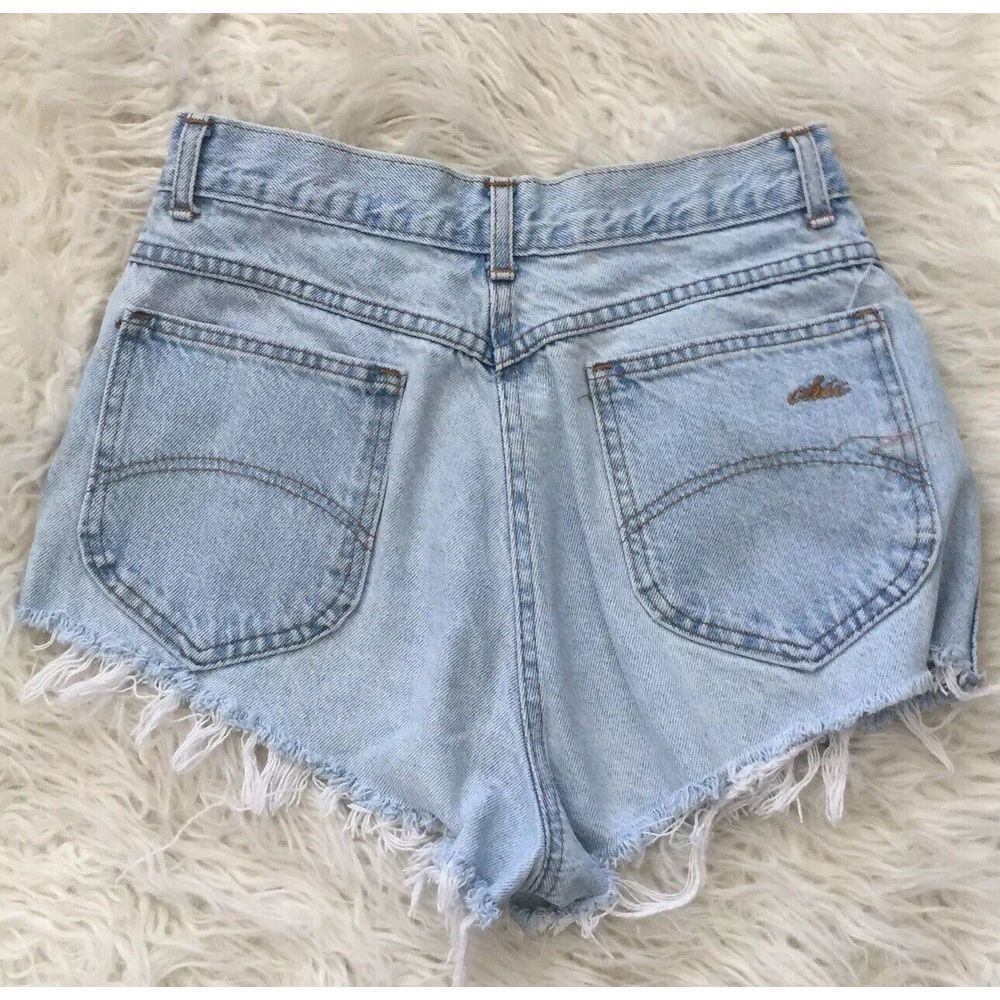 VTG Chic Light Wash Cut Off Jean Shorts